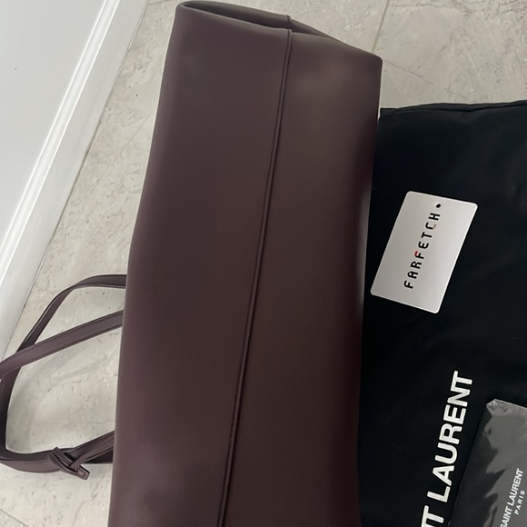 Saint Laurent Burgundy East West Leather Tote Bag - Picture 10 of 16